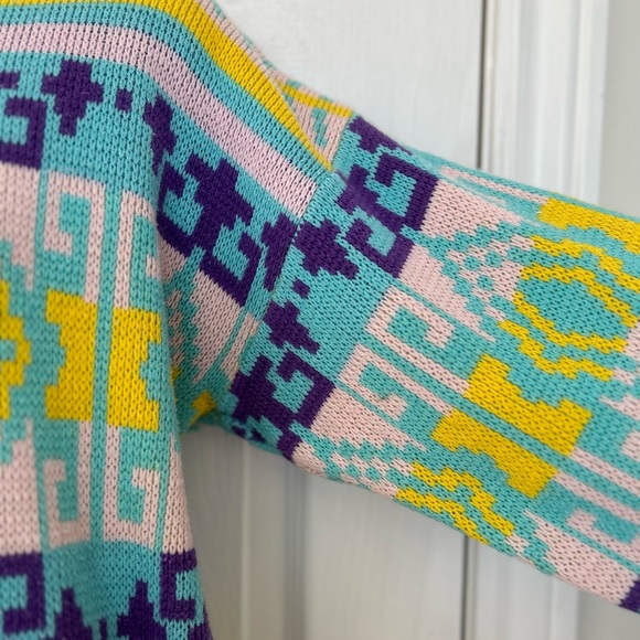 Vintage spring colours geometric print sweater, Medium - Picture 6 of 6